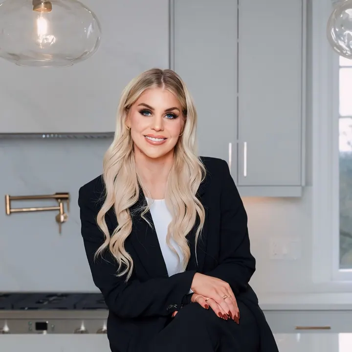 Georgia Tusch, Broker